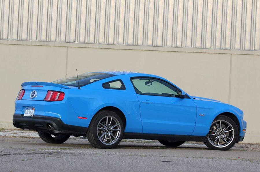  Ford Mustang GT Premium 2011 года  (фото 11 из 33)